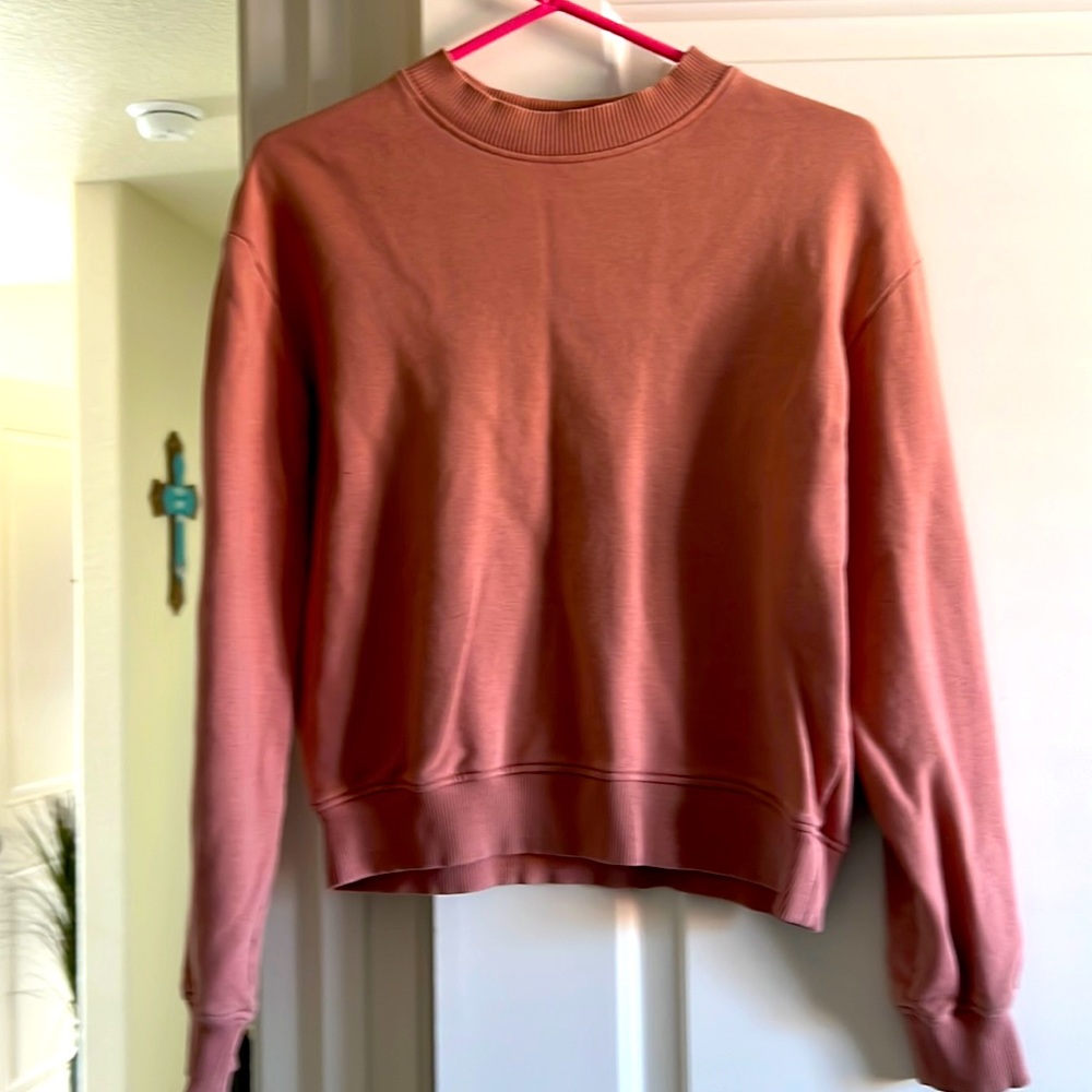 Barely worn, think it is a re-posh. Very cool color, but need to find new home.